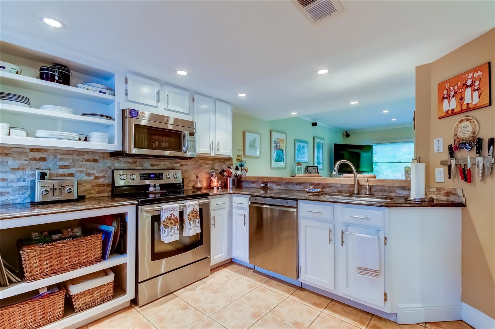 EAST LAKE WOODLANDS WOODS LANDING TWNHMS - Residential