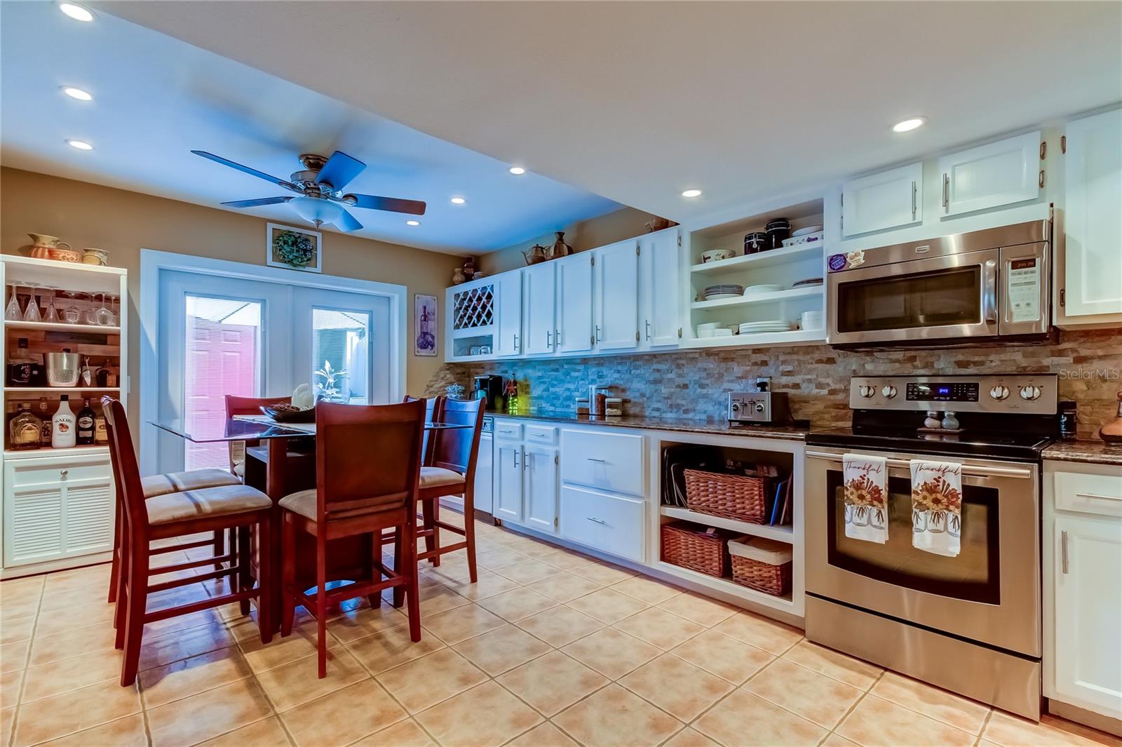 EAST LAKE WOODLANDS WOODS LANDING TWNHMS - Residential