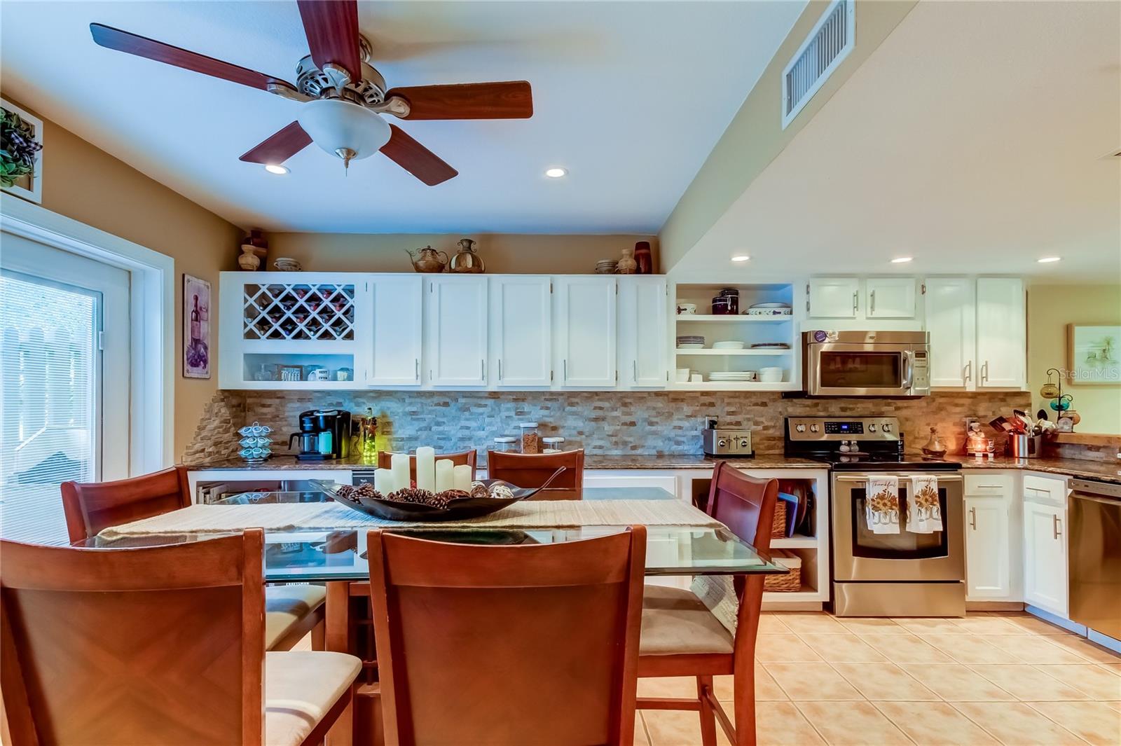 EAST LAKE WOODLANDS WOODS LANDING TWNHMS - Residential