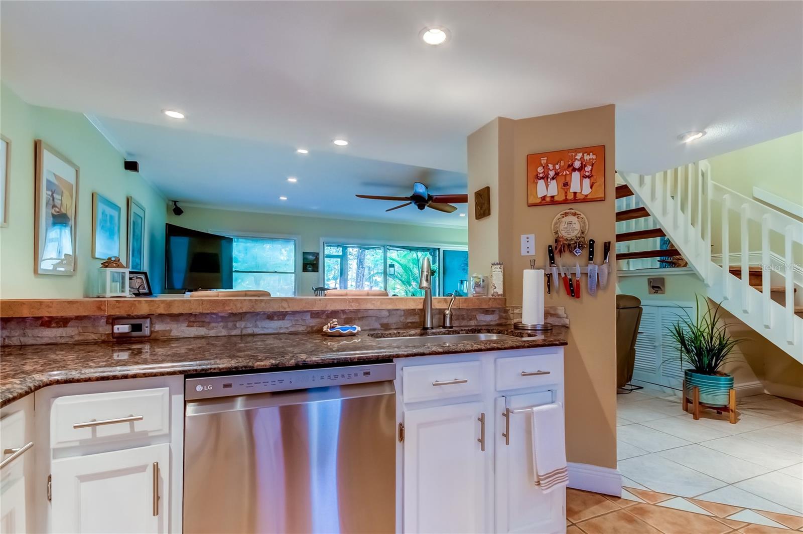 EAST LAKE WOODLANDS WOODS LANDING TWNHMS - Residential