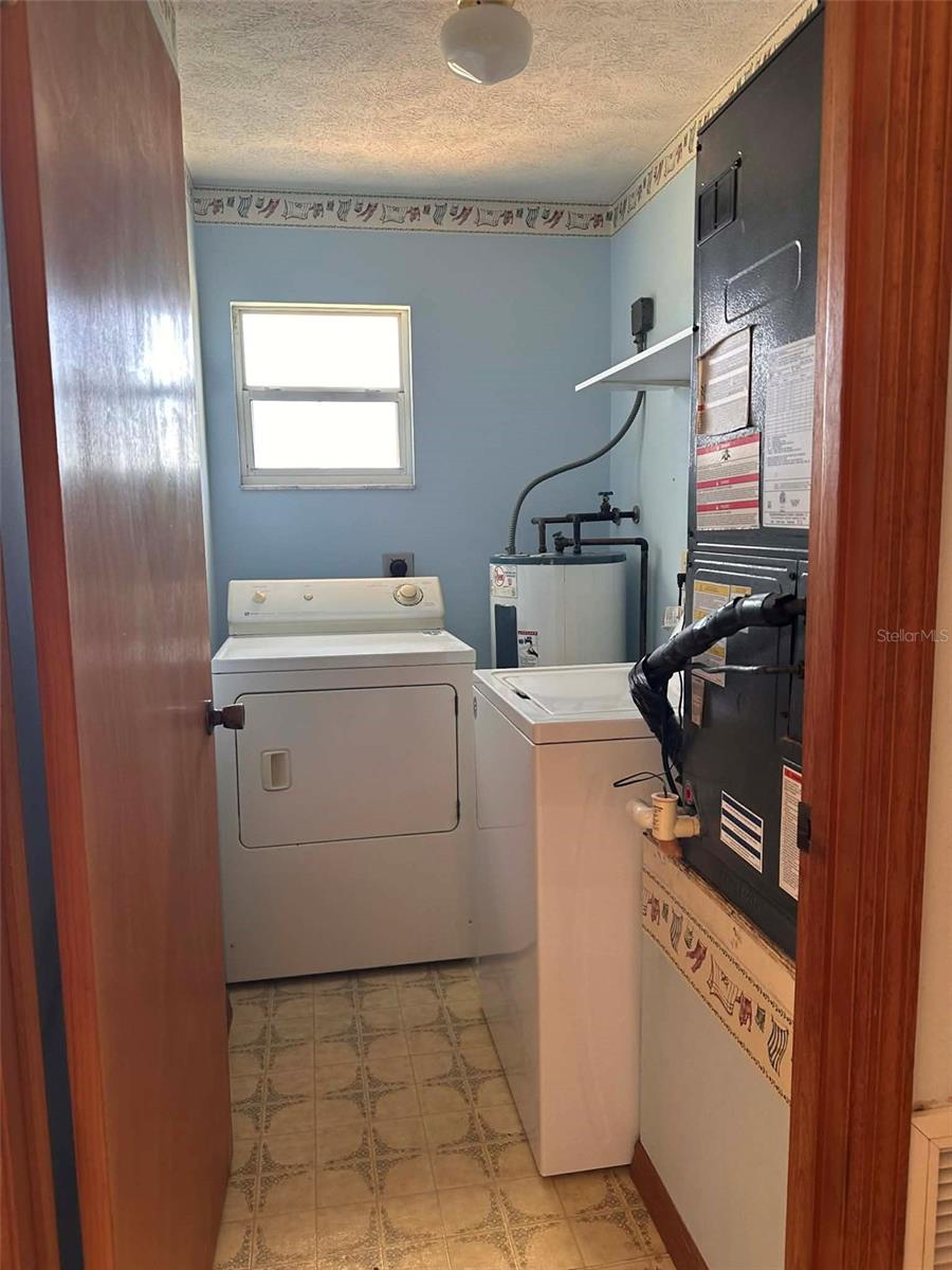 LAKE LYNNE - Residential