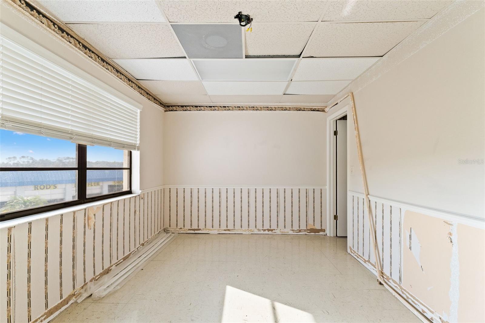 ACREAGE - Commercial Sale