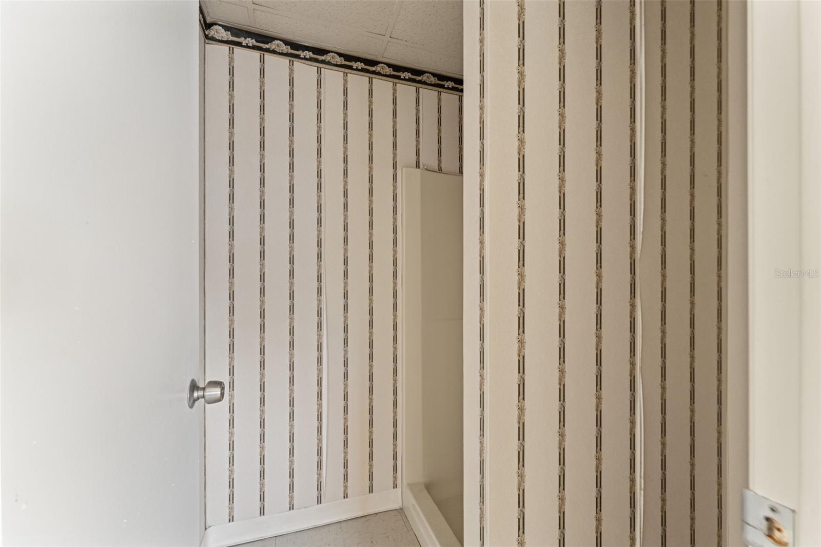 ACREAGE - Commercial Sale