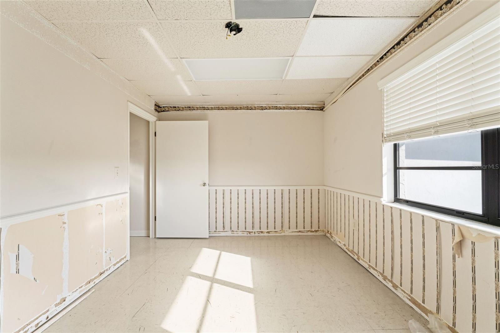 ACREAGE - Commercial Sale