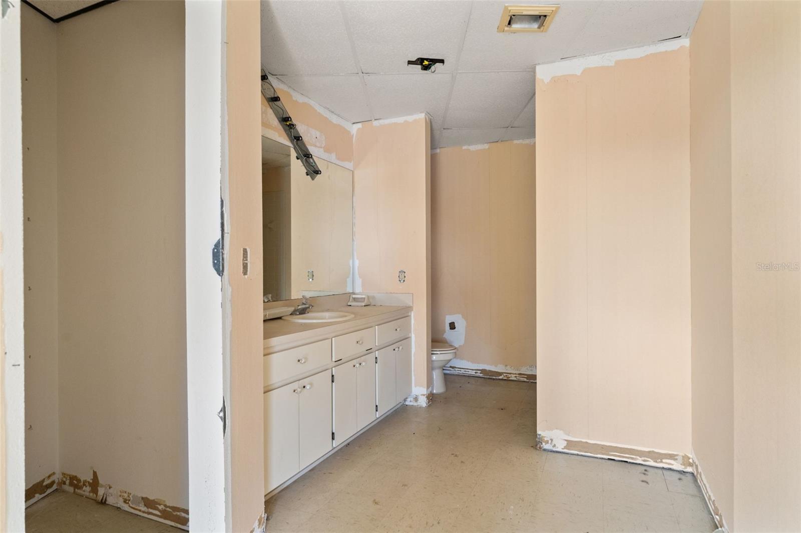 ACREAGE - Commercial Sale