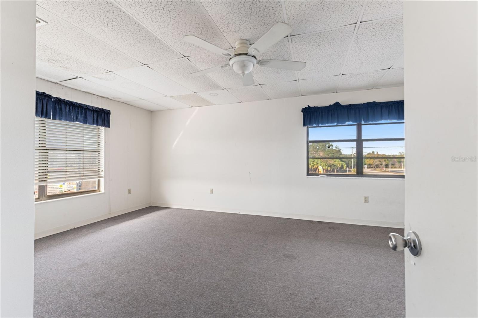 ACREAGE - Commercial Sale