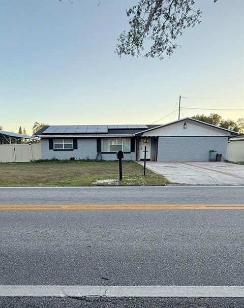 A home in WINTER HAVEN