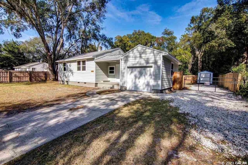 Photo of 1028 NE 7th Avenue, Gainesville, FL 32601 (MLS # GC538794)