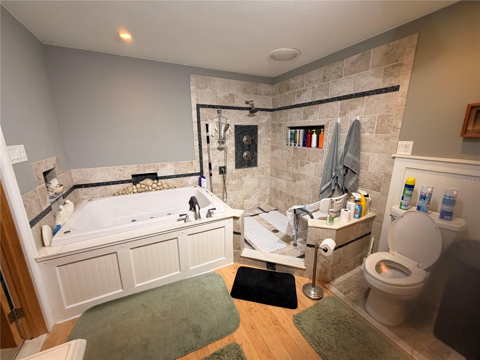 ROSETREE ESTATES - Residential