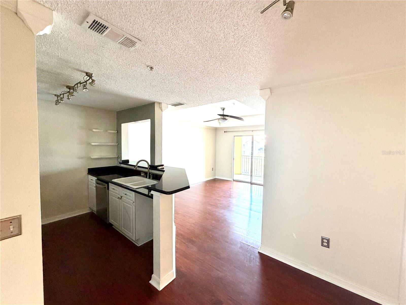 18001 RICHMOND PLACE DRIVE 533
