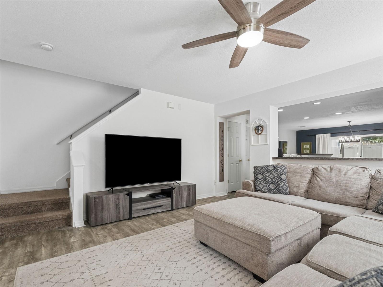 2517 HARN BOULEVARD 4