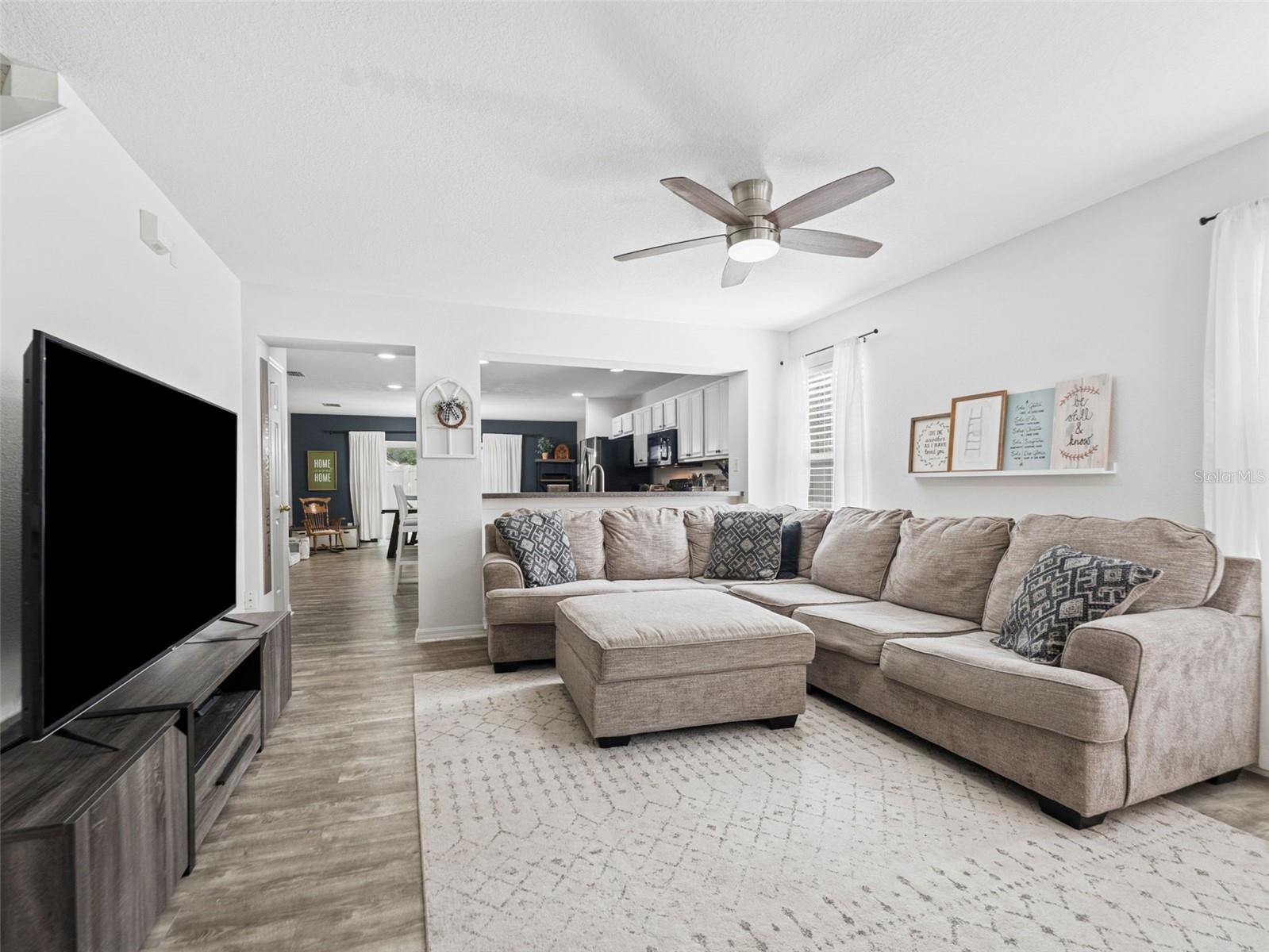 2517 HARN BOULEVARD 4