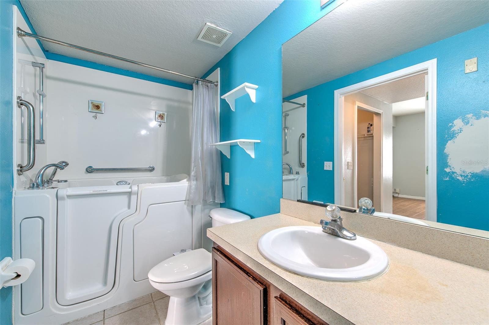 VILLAGES OF BLOOMINGDALE CONDO - Residential