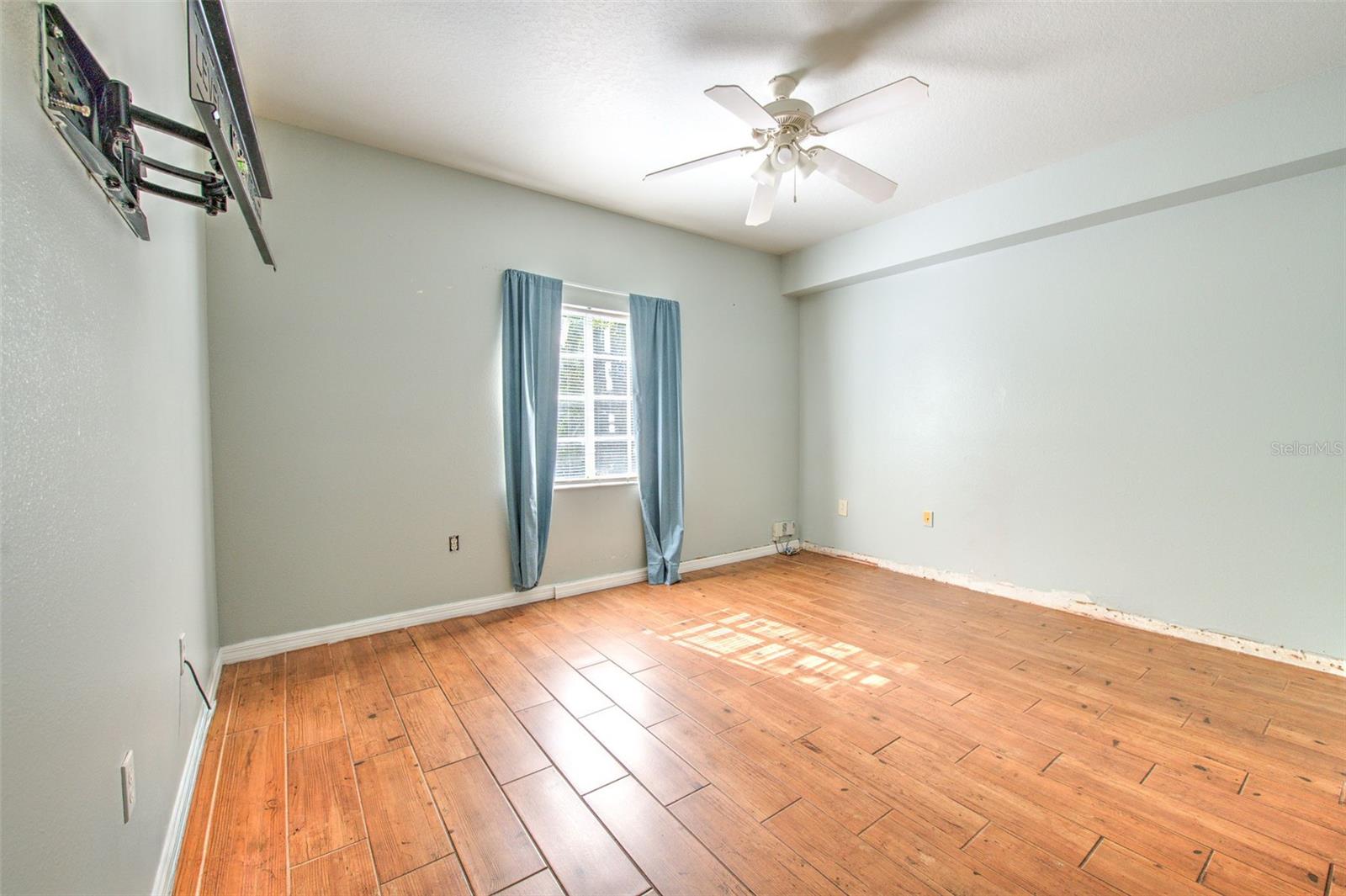 VILLAGES OF BLOOMINGDALE CONDO - Residential