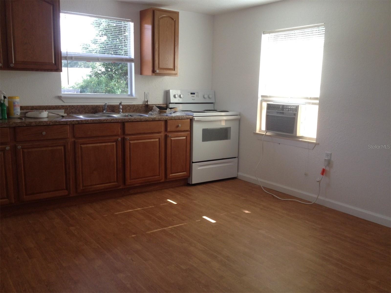 ELOISE WOODS LAKE MARIAM UNIT - Residential
