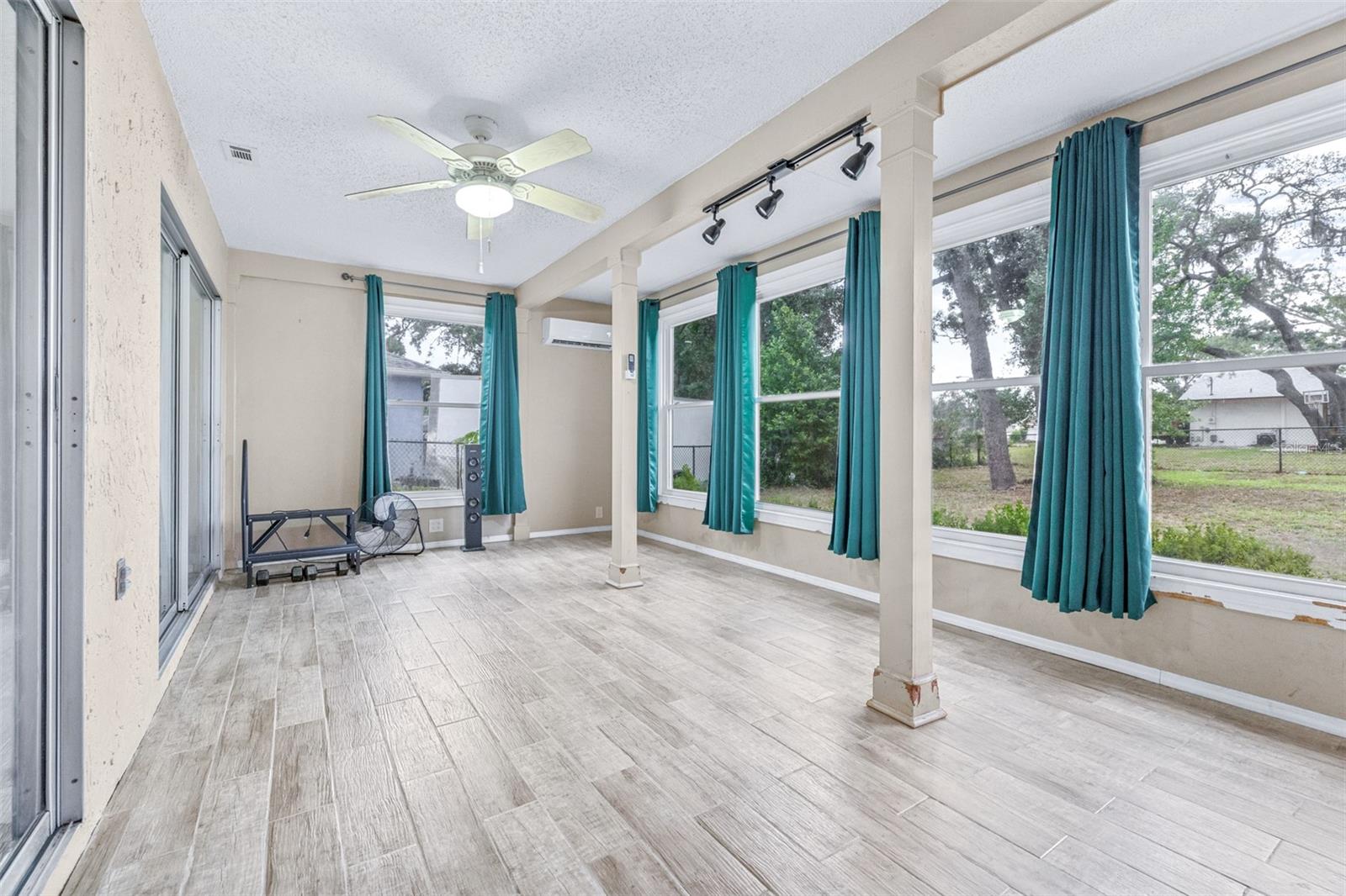 SPRING HILL UNIT 21 - Residential