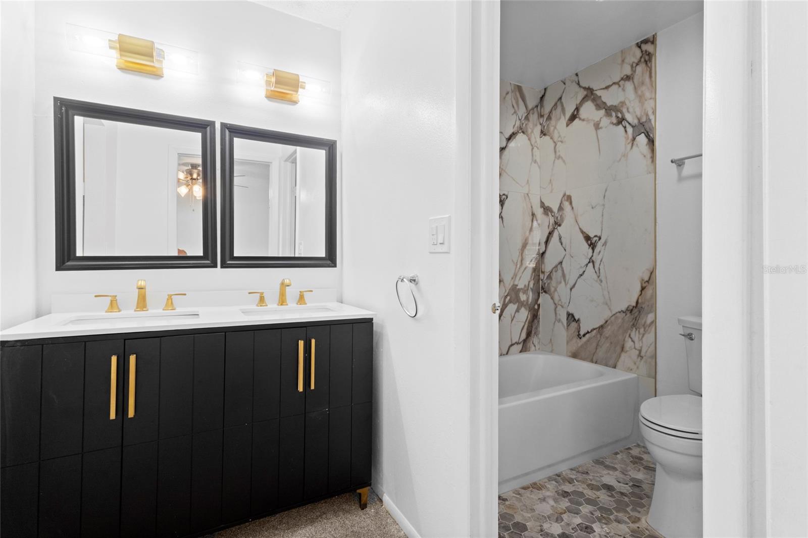 THE GREENS OF TOWNN COUNTRY - Residential