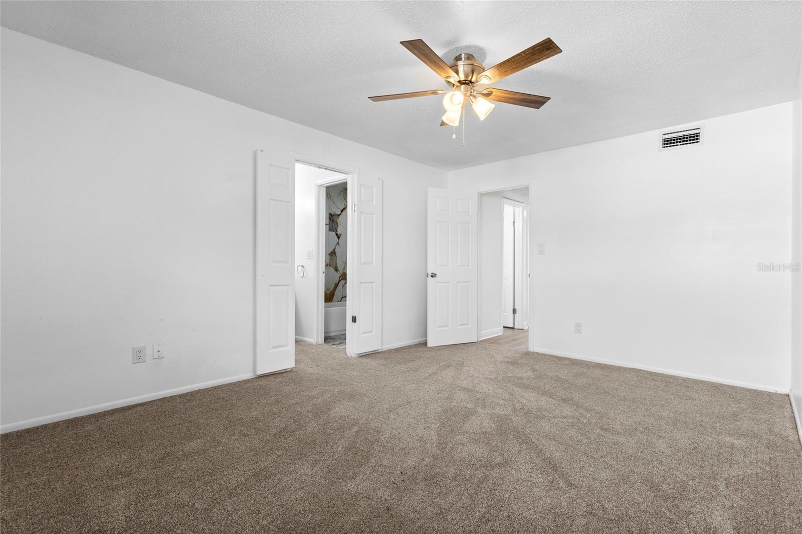 THE GREENS OF TOWNN COUNTRY - Residential