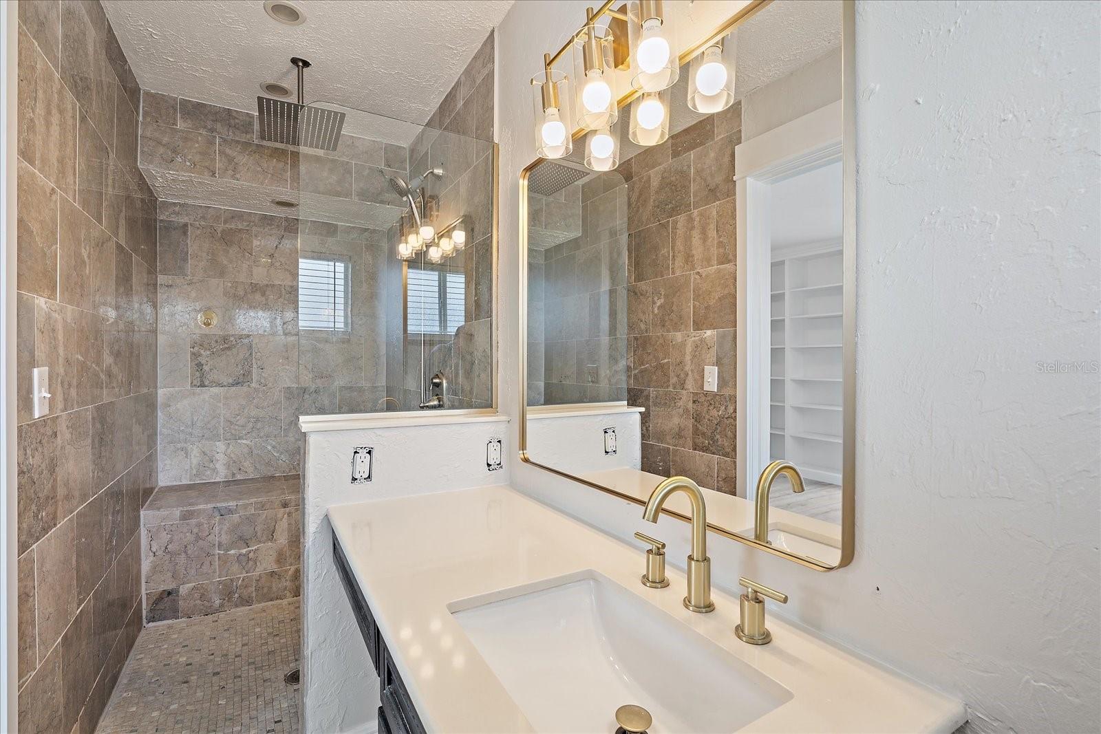 SOUTH GATE - Residential