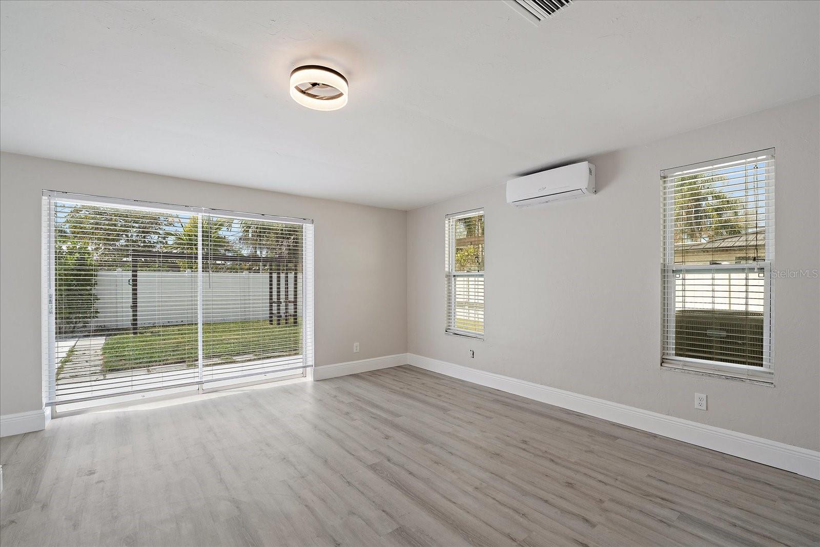 SOUTH GATE - Residential