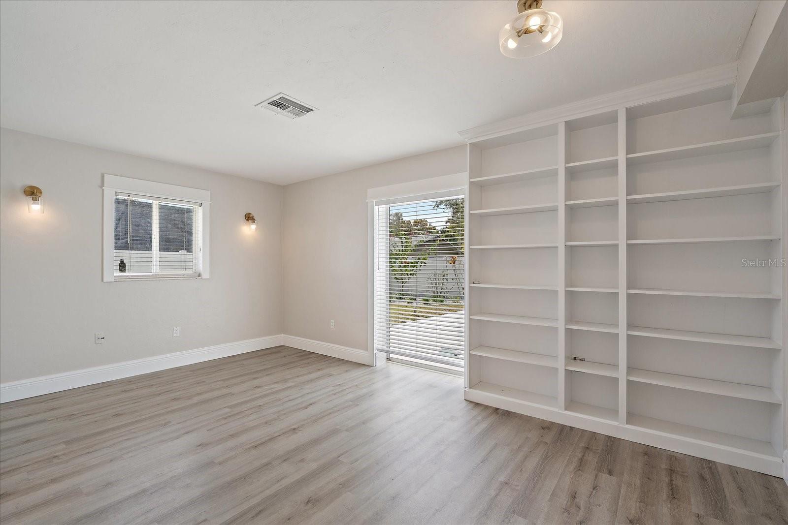 SOUTH GATE - Residential