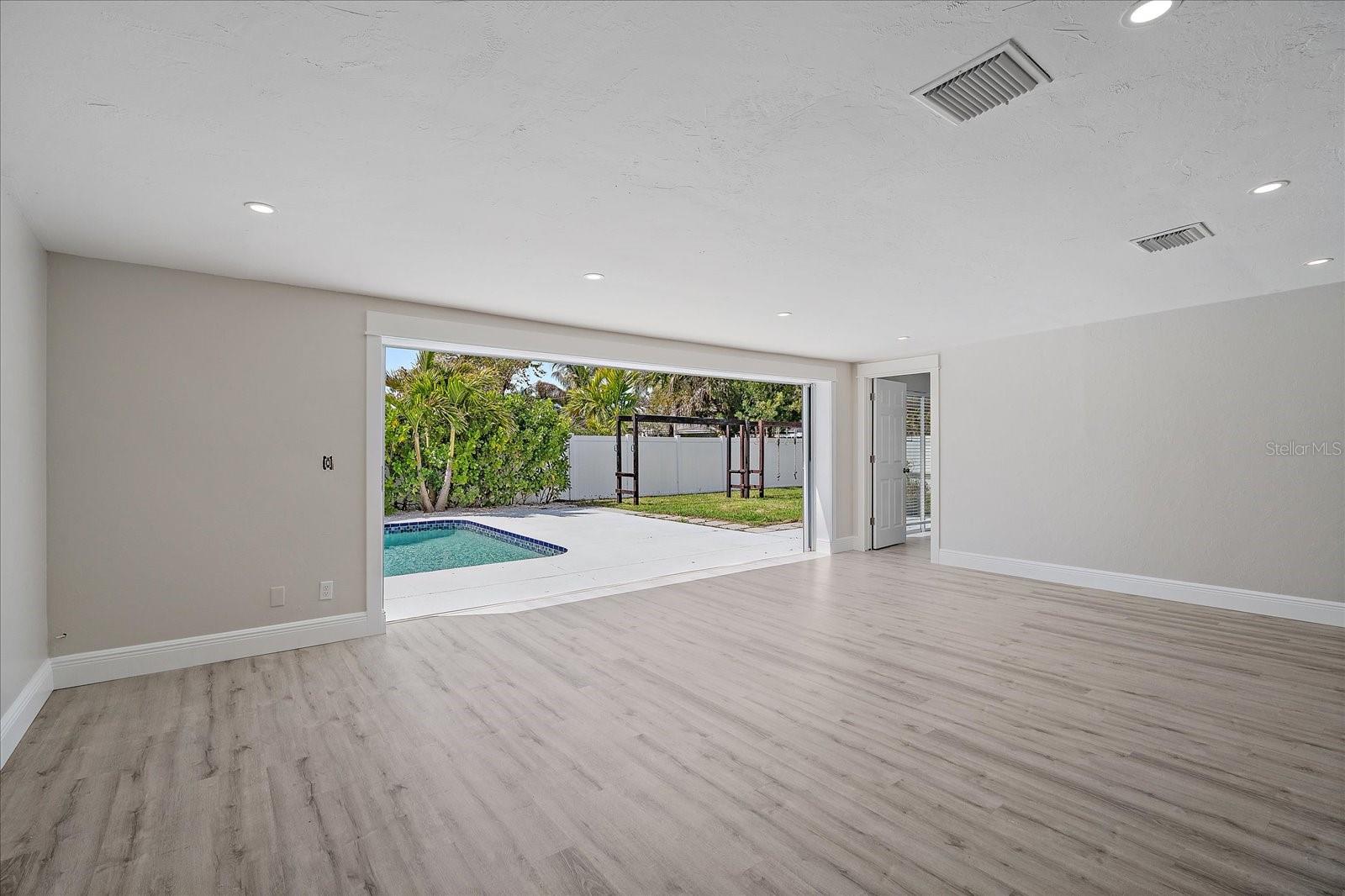 SOUTH GATE - Residential