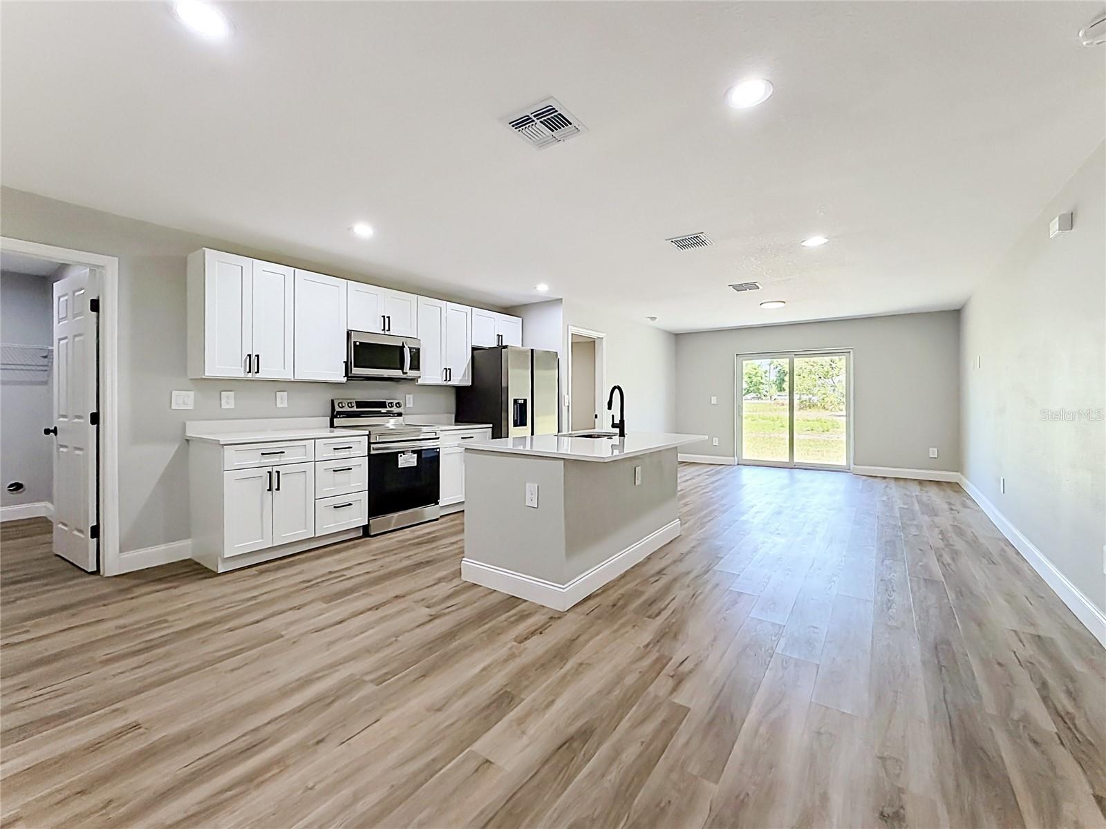 6 CEDAR TRACE COURT