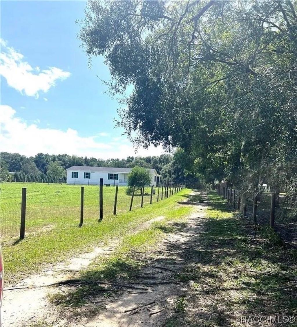 Photo of 8350 E Derby Oaks Drive, Floral City, FL 34436 (MLS # TB8487135)