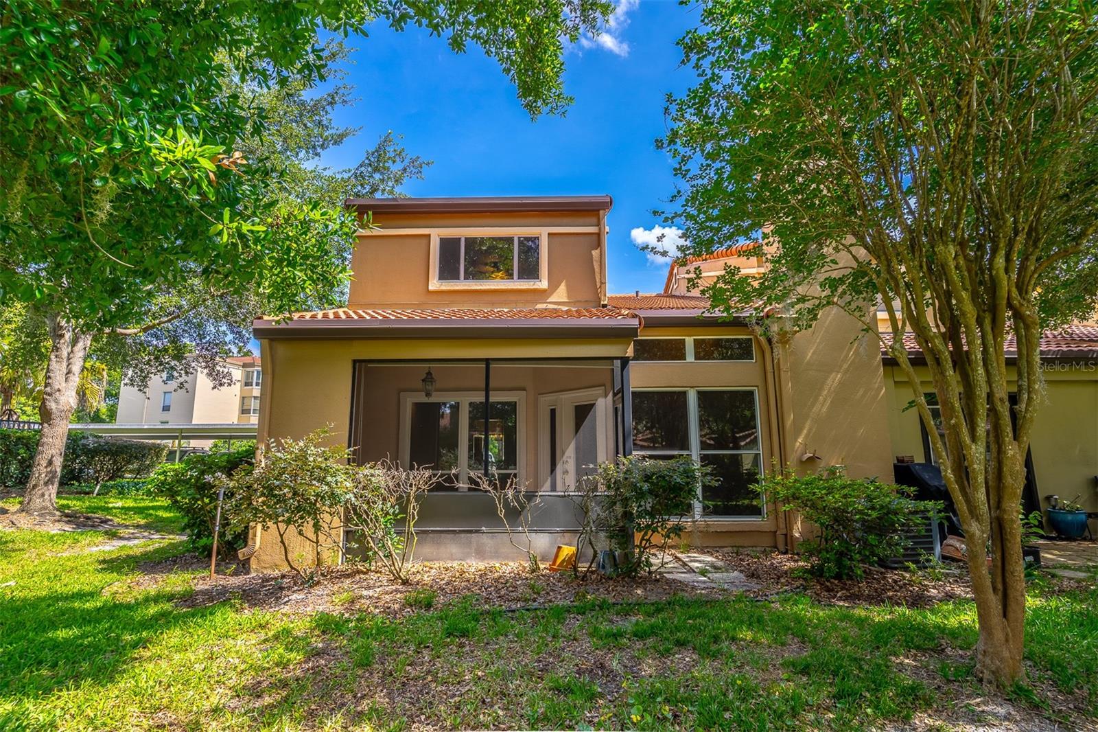 MOORINGS ON LAKE MAITLAND CONDO BLDG 04 - Residential