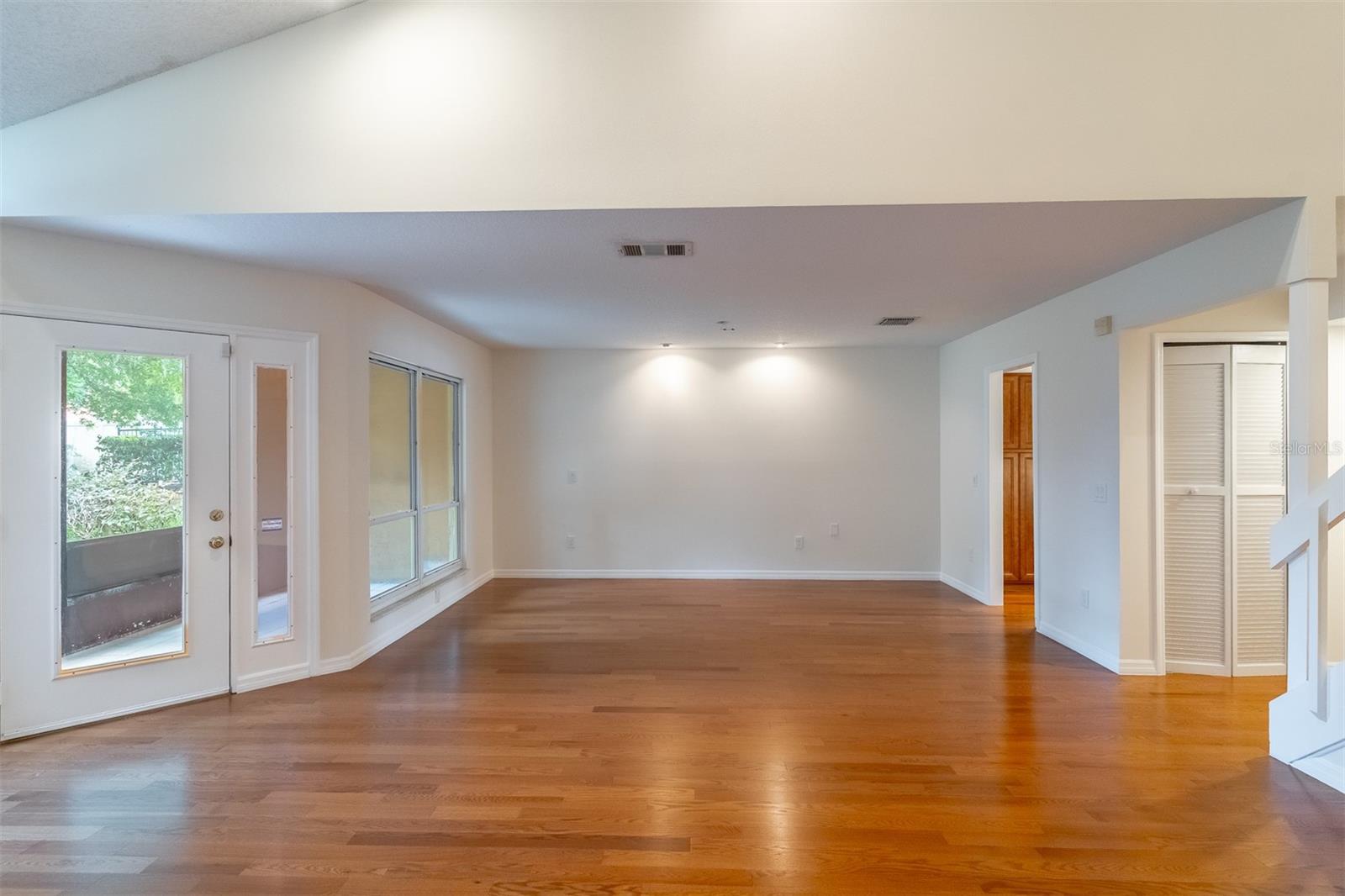 MOORINGS ON LAKE MAITLAND CONDO BLDG 04 - Residential