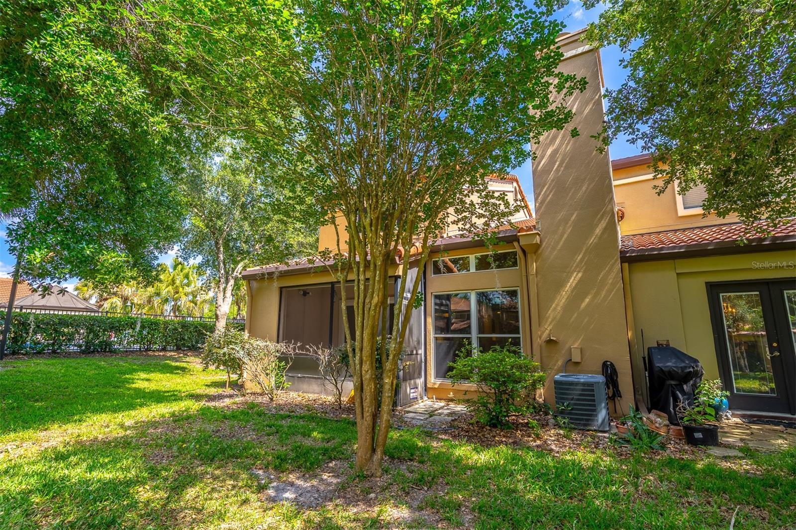 MOORINGS ON LAKE MAITLAND CONDO BLDG 04 - Residential