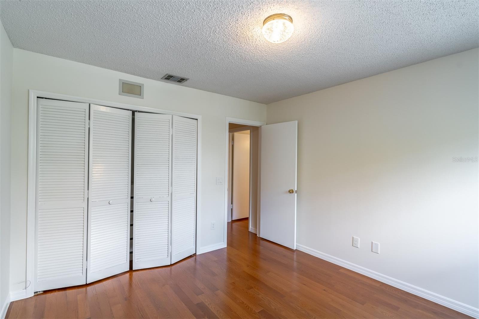 MOORINGS ON LAKE MAITLAND CONDO BLDG 04 - Residential