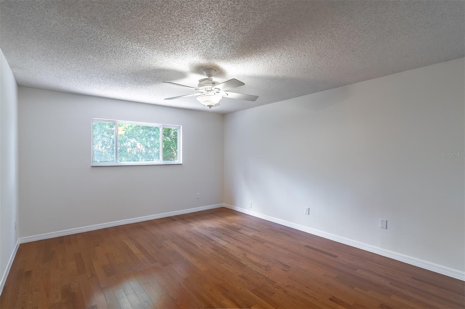 MOORINGS ON LAKE MAITLAND CONDO BLDG 04 - Residential