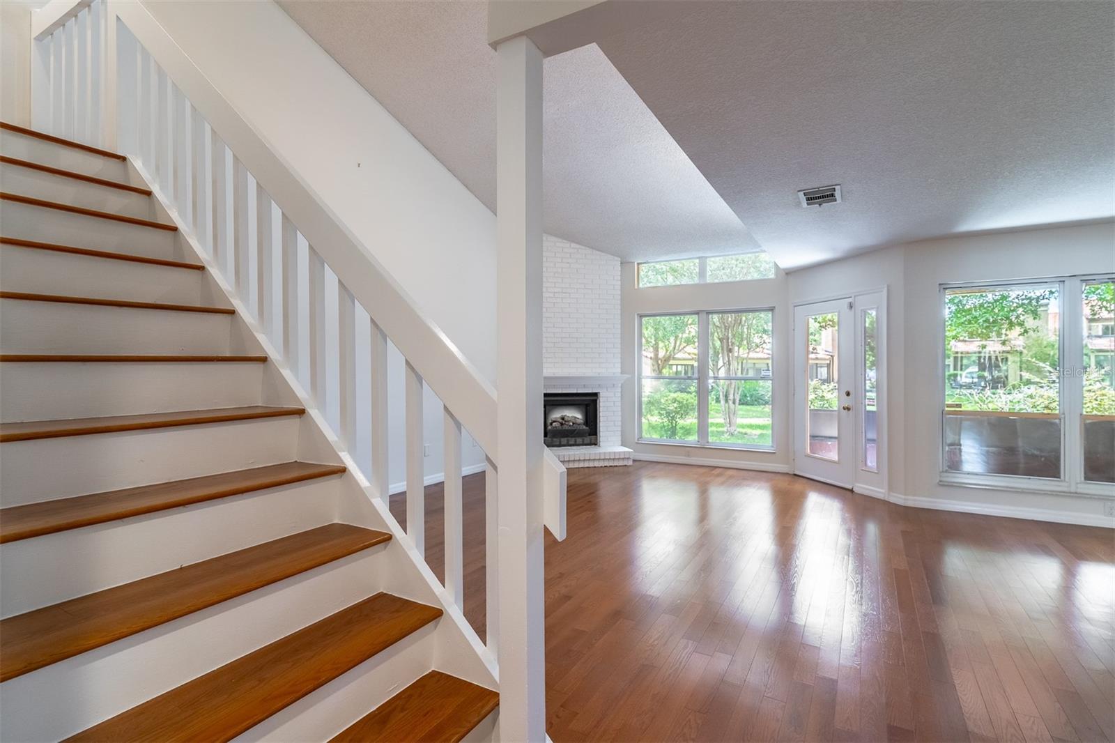 MOORINGS ON LAKE MAITLAND CONDO BLDG 04 - Residential