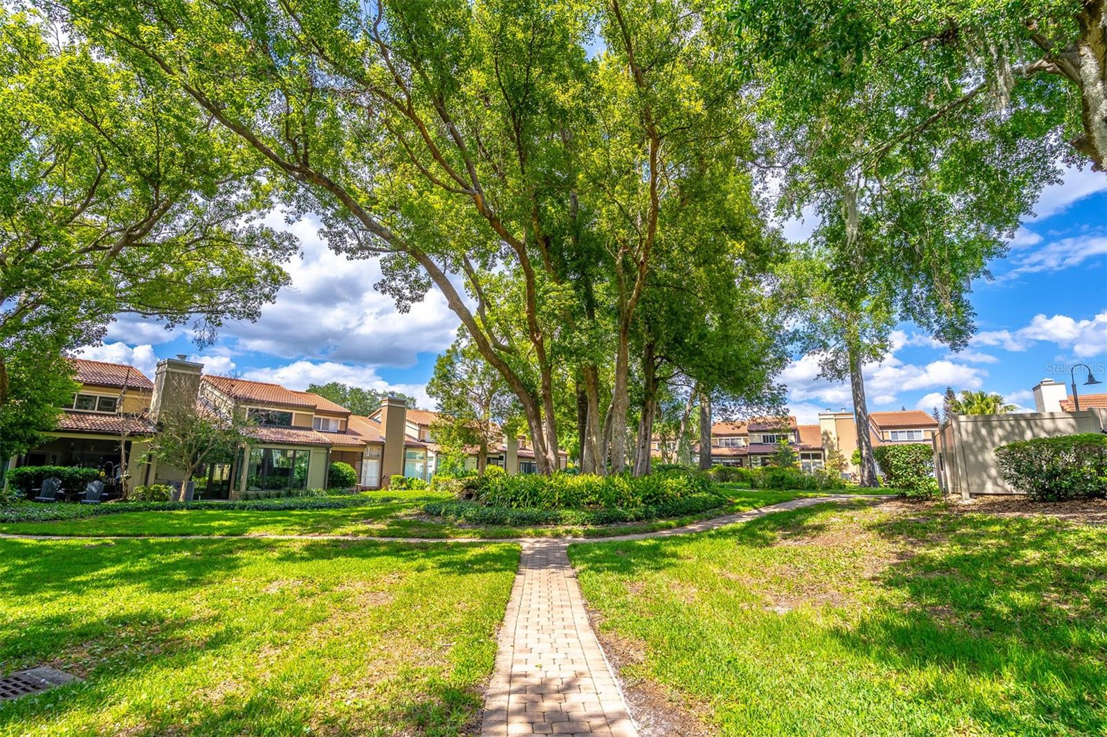 MOORINGS ON LAKE MAITLAND CONDO BLDG 04 - Residential