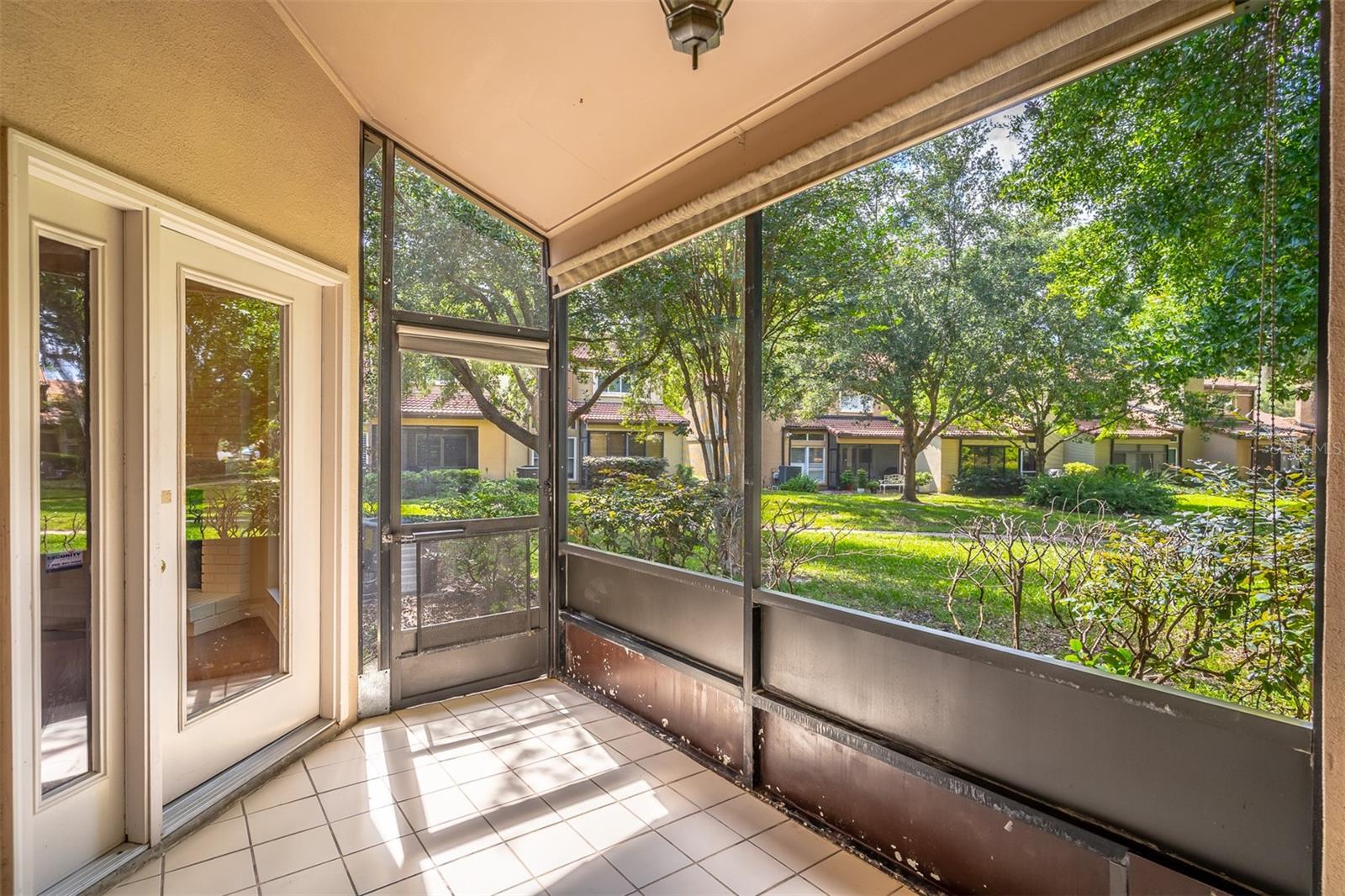 MOORINGS ON LAKE MAITLAND CONDO BLDG 04 - Residential