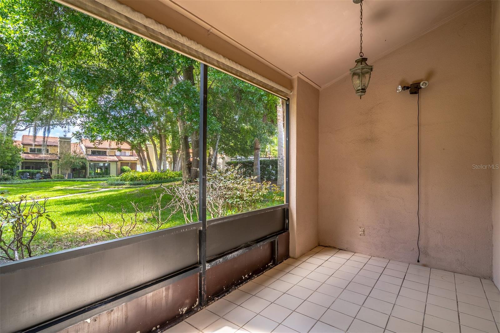 MOORINGS ON LAKE MAITLAND CONDO BLDG 04 - Residential