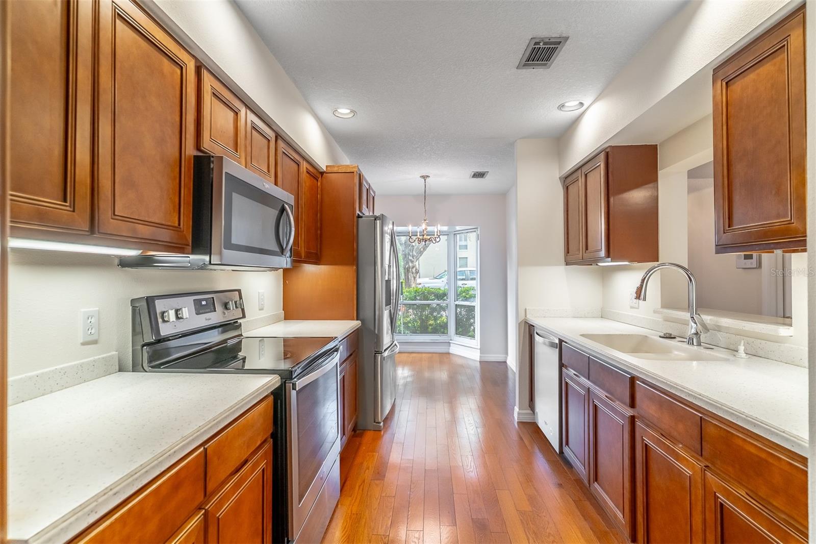 MOORINGS ON LAKE MAITLAND CONDO BLDG 04 - Residential