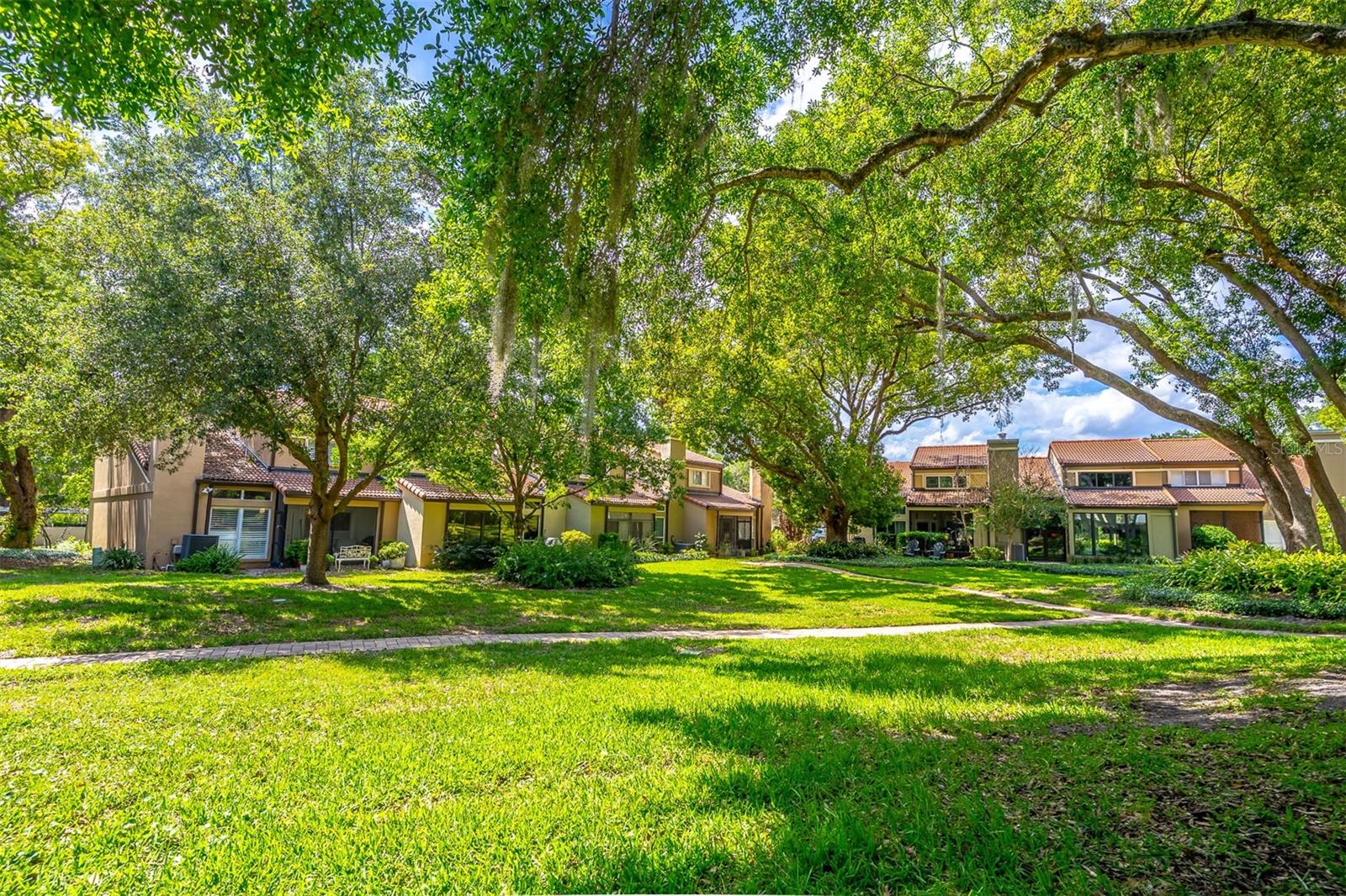 MOORINGS ON LAKE MAITLAND CONDO BLDG 04 - Residential