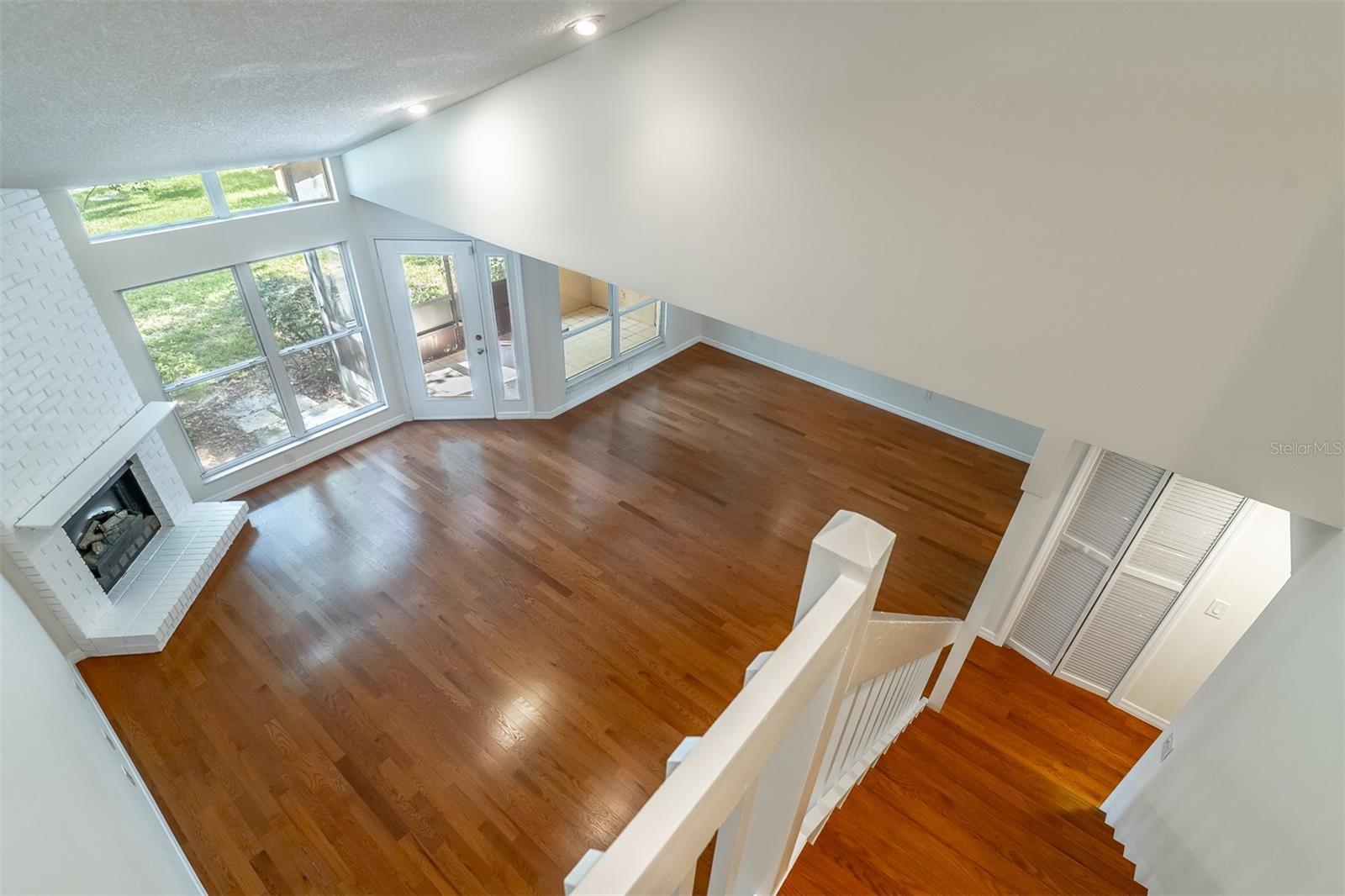 MOORINGS ON LAKE MAITLAND CONDO BLDG 04 - Residential