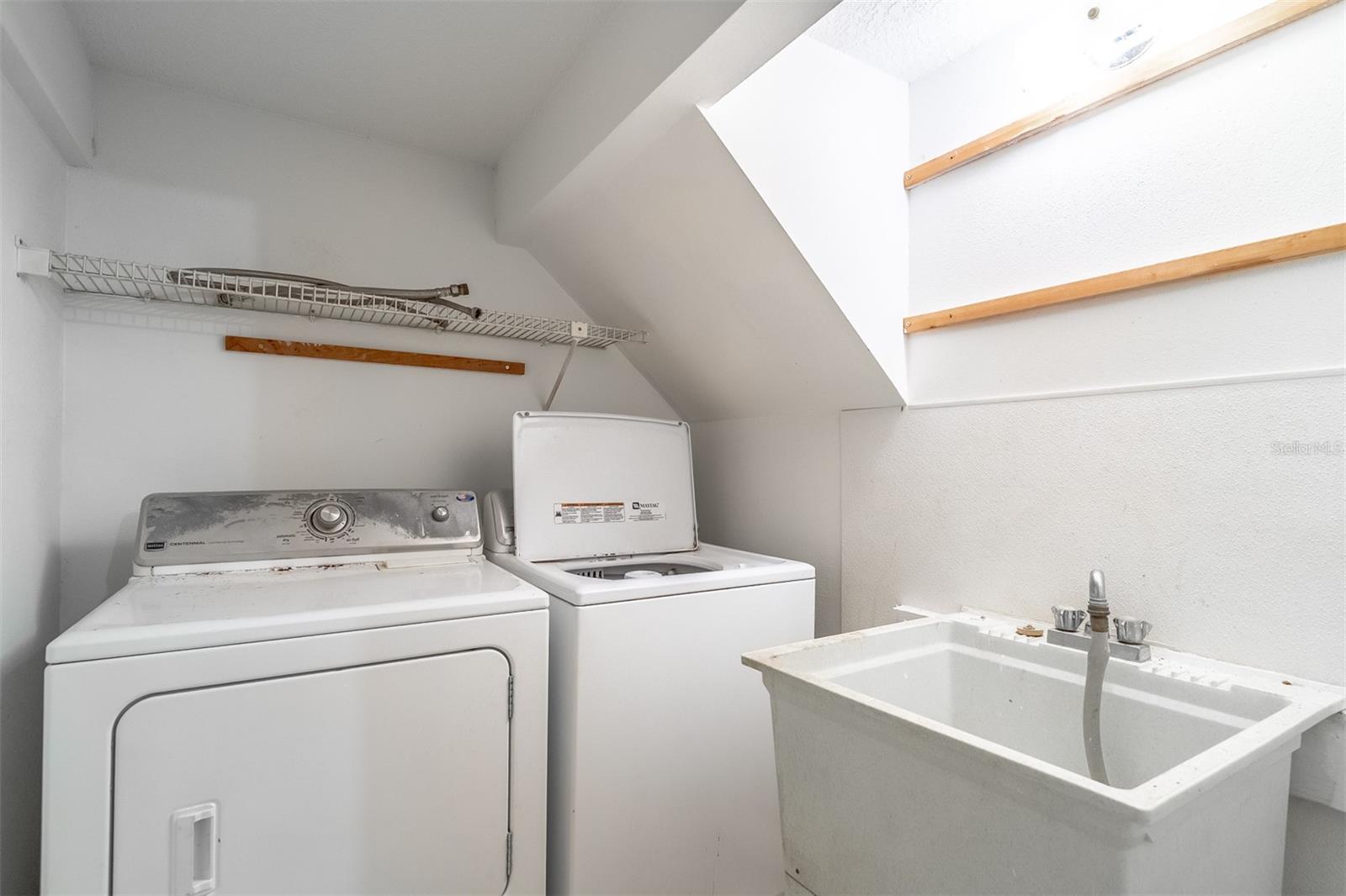 MOORINGS ON LAKE MAITLAND CONDO BLDG 04 - Residential