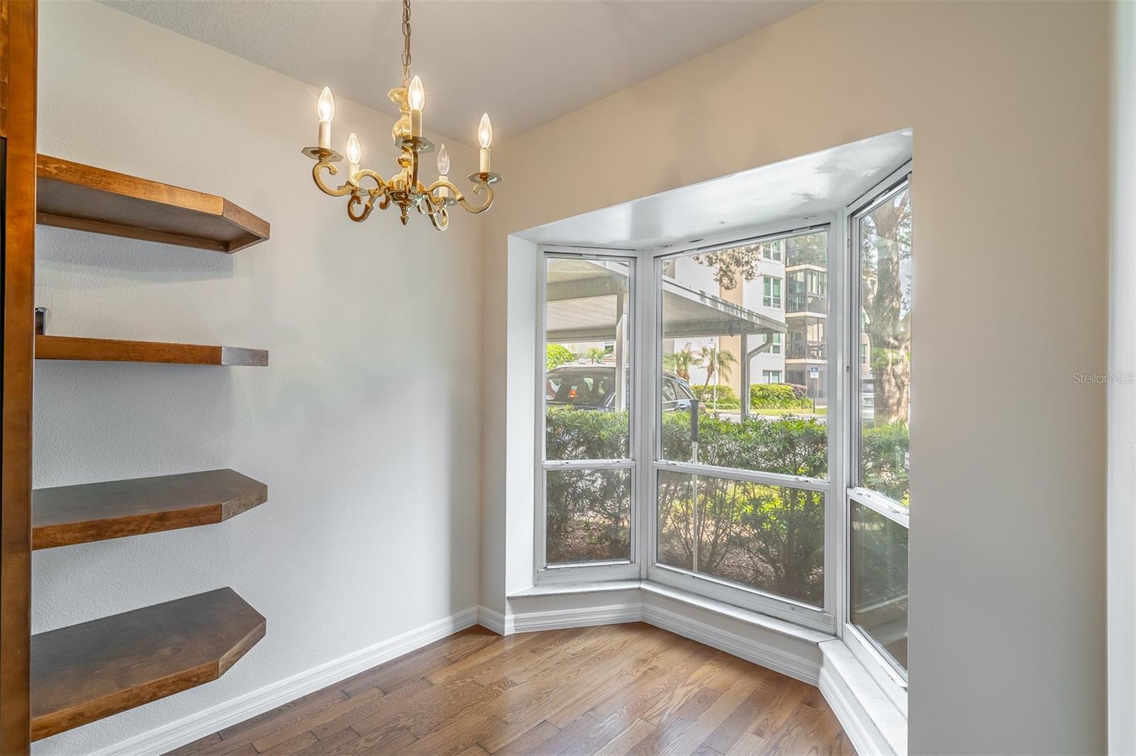 MOORINGS ON LAKE MAITLAND CONDO BLDG 04 - Residential