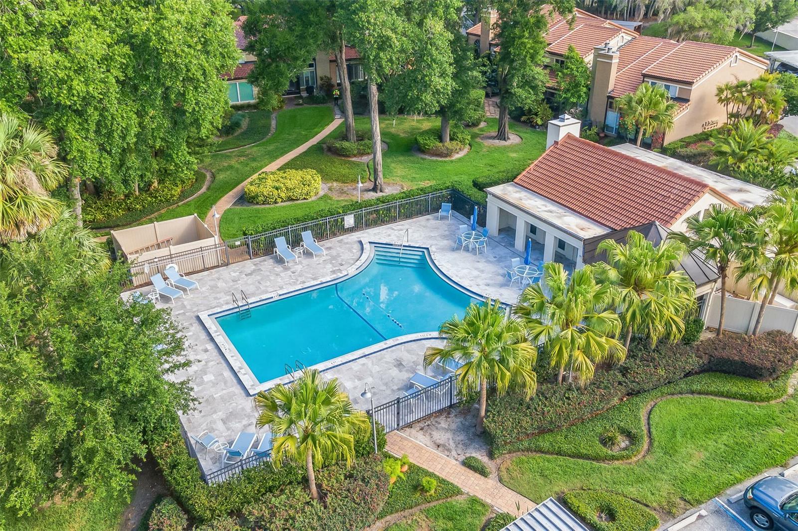 MOORINGS ON LAKE MAITLAND CONDO BLDG 04 - Residential