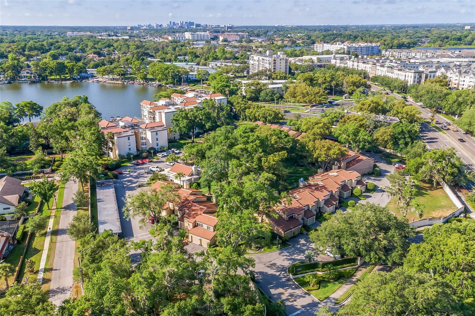 MOORINGS ON LAKE MAITLAND CONDO BLDG 04 - Residential