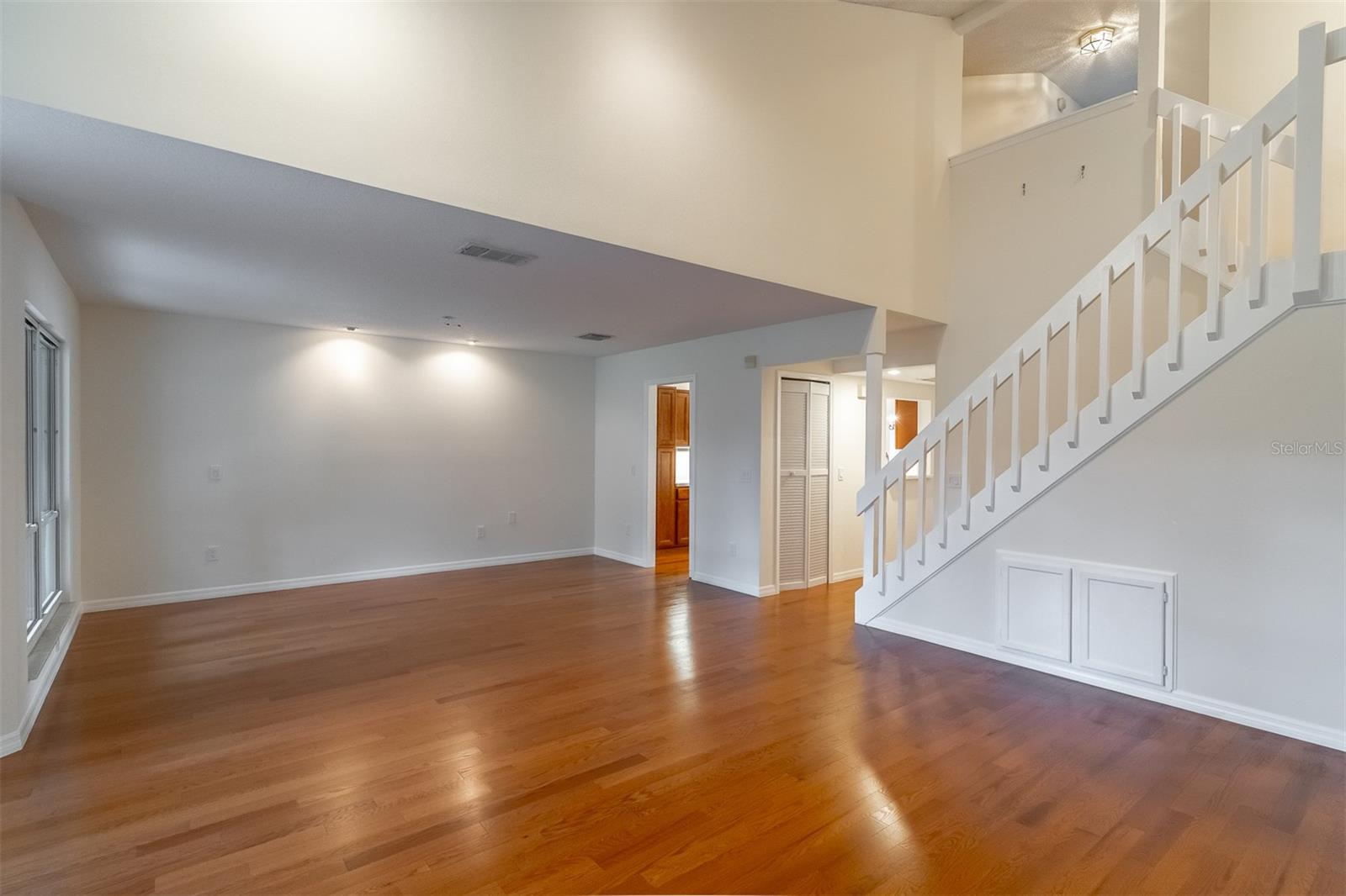 MOORINGS ON LAKE MAITLAND CONDO BLDG 04 - Residential