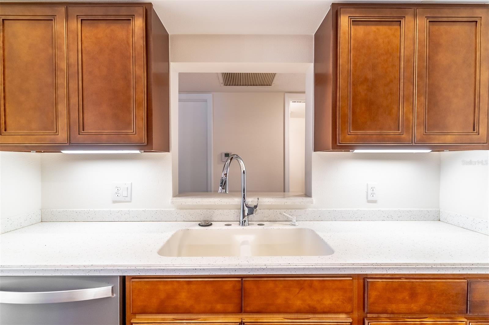 MOORINGS ON LAKE MAITLAND CONDO BLDG 04 - Residential