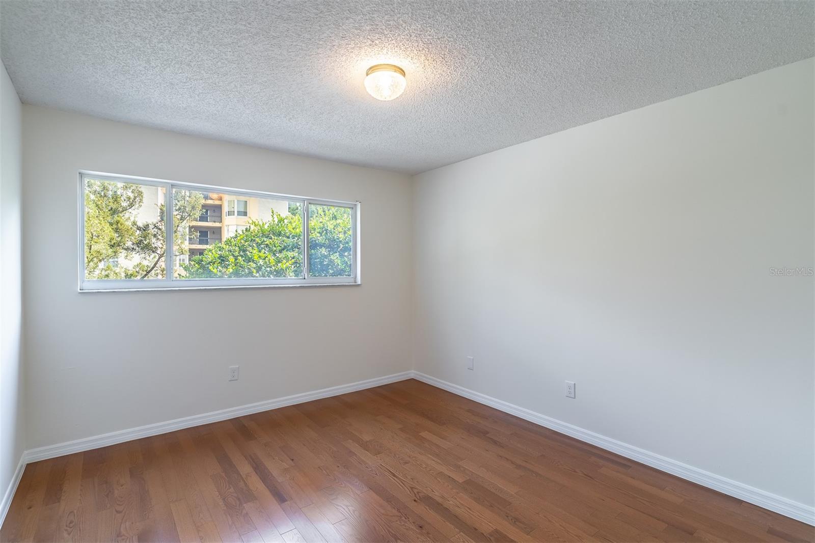 MOORINGS ON LAKE MAITLAND CONDO BLDG 04 - Residential