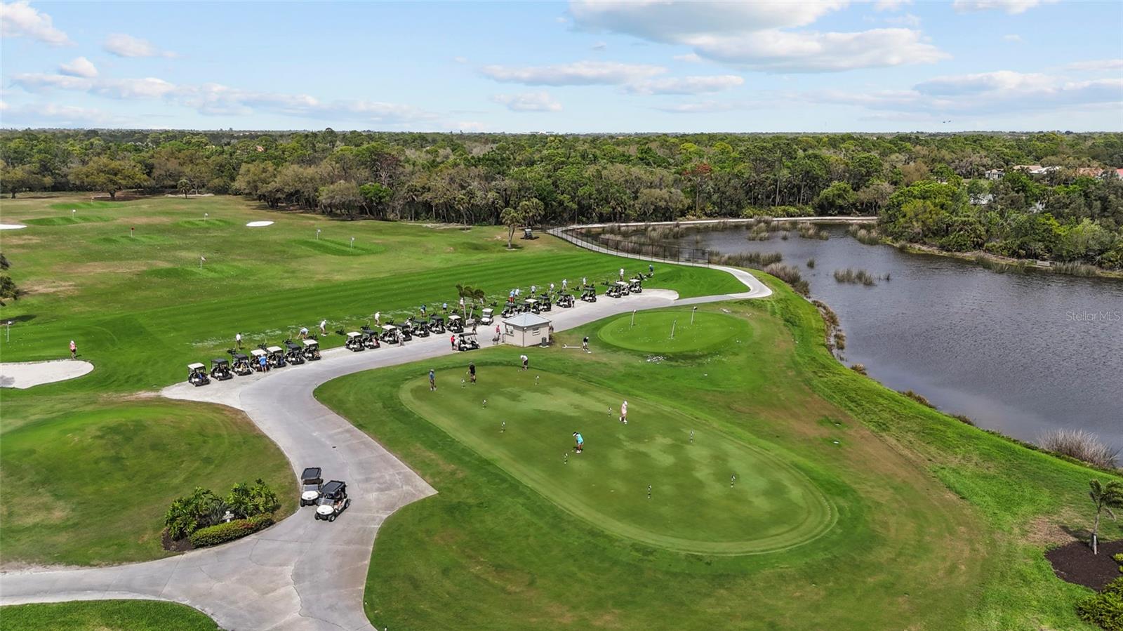 PELICAN POINTE GOLF & COUNTRY - Residential