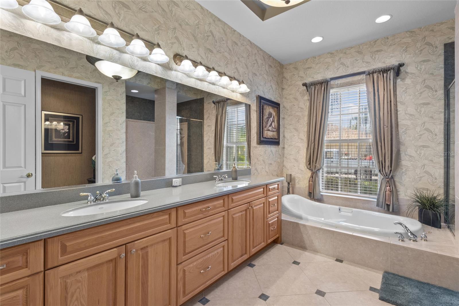 PELICAN POINTE GOLF & COUNTRY - Residential