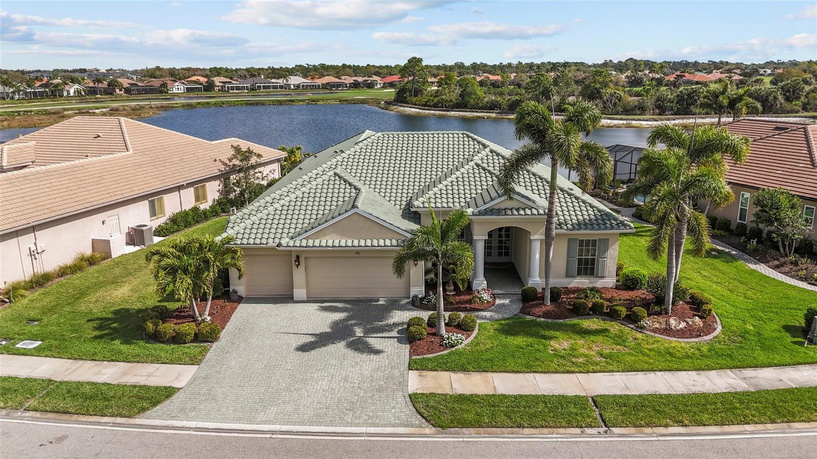 PELICAN POINTE GOLF & COUNTRY - Residential